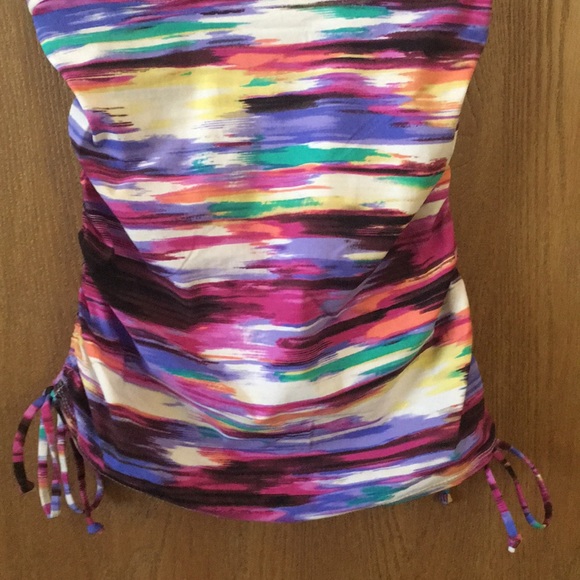 ๐ Assets by Spanx Swim Top - Picture 6 of 13